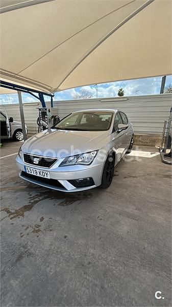 Usado Seat Leon Reference 90 CV (66 kW) 2017 Gris / plata Berlina