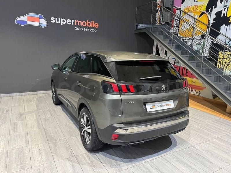 Usado Peugeot 3008 Active 130 CV (95 kW) 2019 Gris / plata SUV
