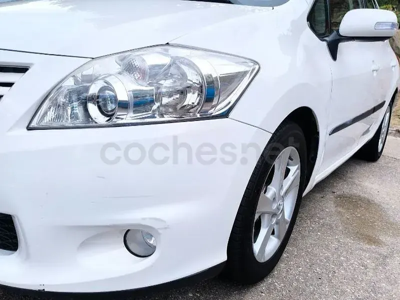 Usado Toyota Auris Active 90 CV (66 kW) 2011 Blanco Utilitario