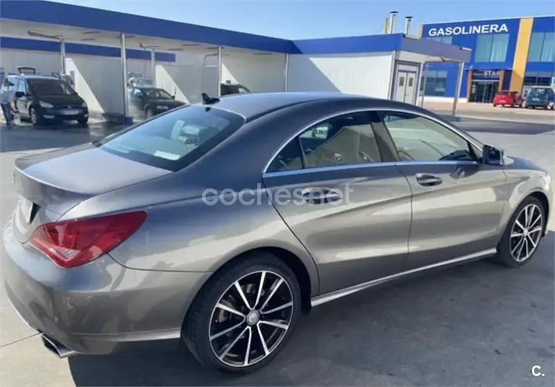 Usado Mercedes CLA220 170 CV (125 kW) 2013 Gris / plata Berlina