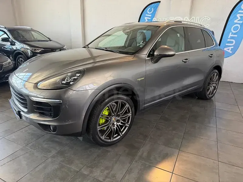 Usado Porsche Cayenne S E-Hybrid 416 CV (305 kW) 2015 Gris / plata SUV