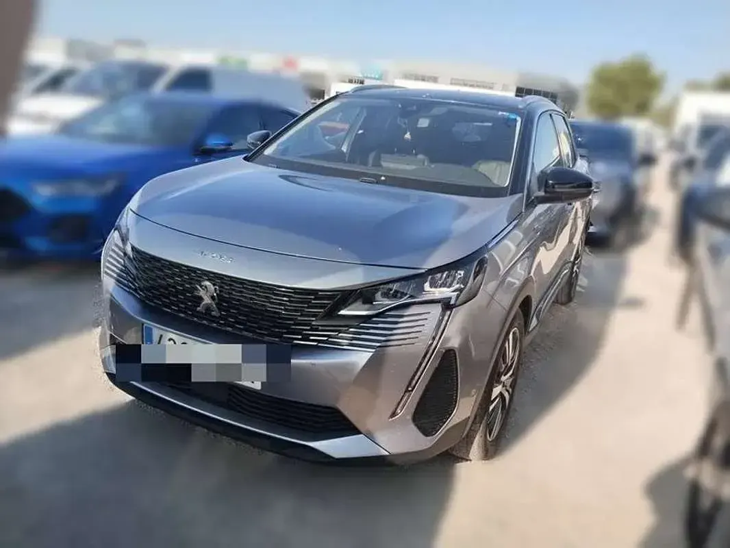 Usado Peugeot 3008 Allure 226 CV (166 kW) 2021 Gris SUV
