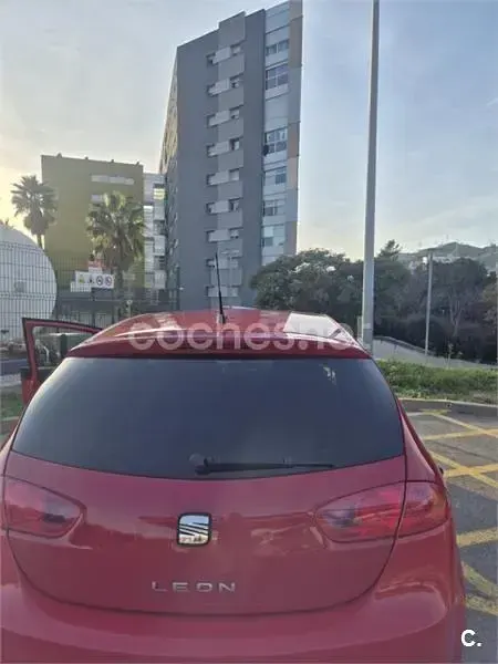 Usado Seat Leon I-Tech 105 CV (77 kW) 2012 Rojo Berlina