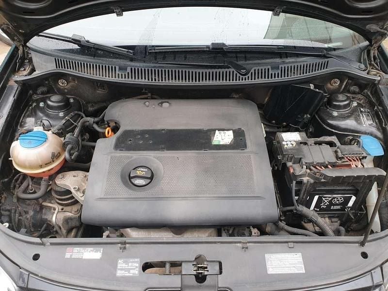 Usado VW Polo Advance 75 CV (55 kW) 2005 Negro Utilitario