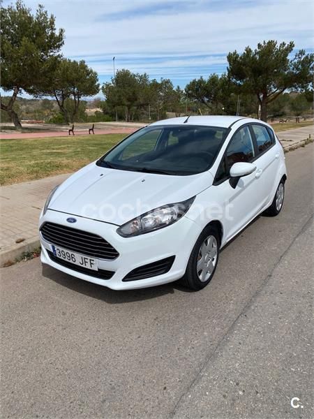 Blanco Usado 2015 Ford Fiesta Trend Utilitario | 5800 € (Precio justo) - Imagen 1/4