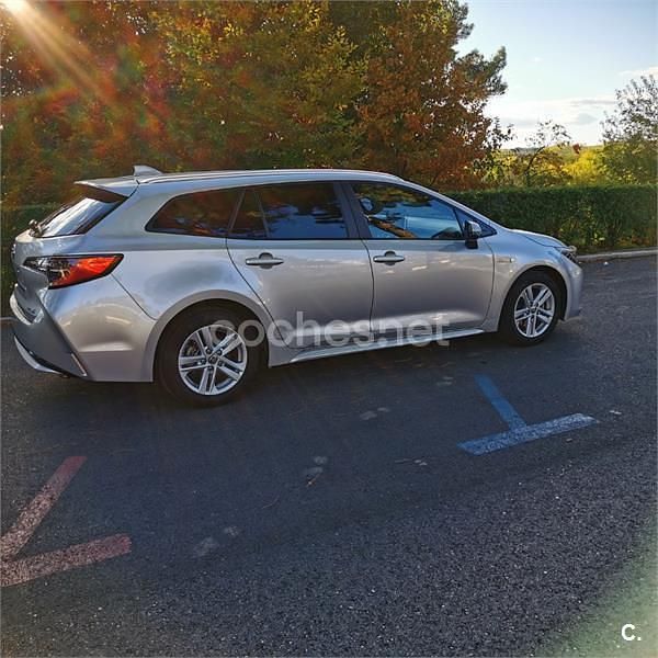 Usado Toyota Corolla Business Edition 122 CV (89 kW) 2021 Gris / plata Familiar