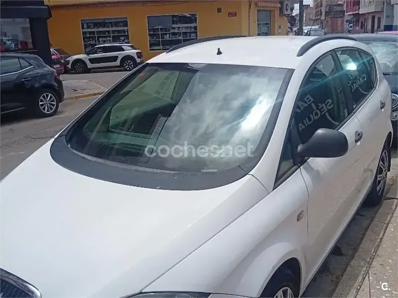 Usado Seat Altea XL Stylance 105 CV (77 kW) 2007 Blanco Monovolumen