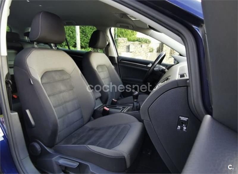 Usado VW Golf VII Advance 150 CV (110 kW) 2017 Azul Familiar