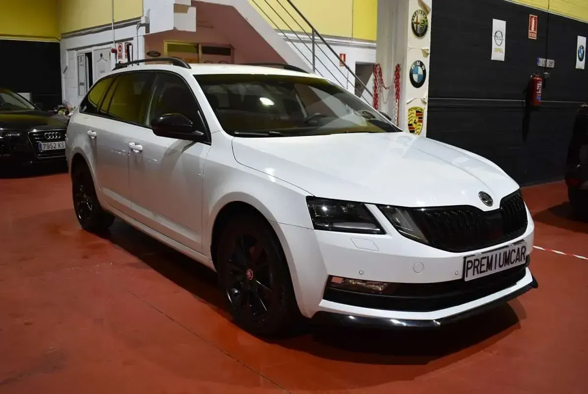 Usado Skoda Octavia Style 150 CV (110 kW) 2020 Blanco Familiar