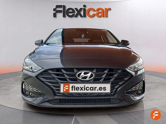 Usado Hyundai i30 110 CV (80 kW) 2022 Gris / plata Berlina