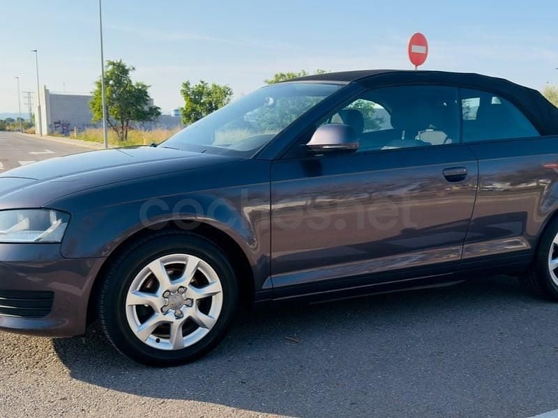 Usado Audi A3 Cabriolet Attraction 105 CV (77 kW) 2010 Gris / plata Descapotable