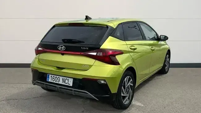 Usado Hyundai i20 100 CV (73 kW) 2025 Verde Utilitario