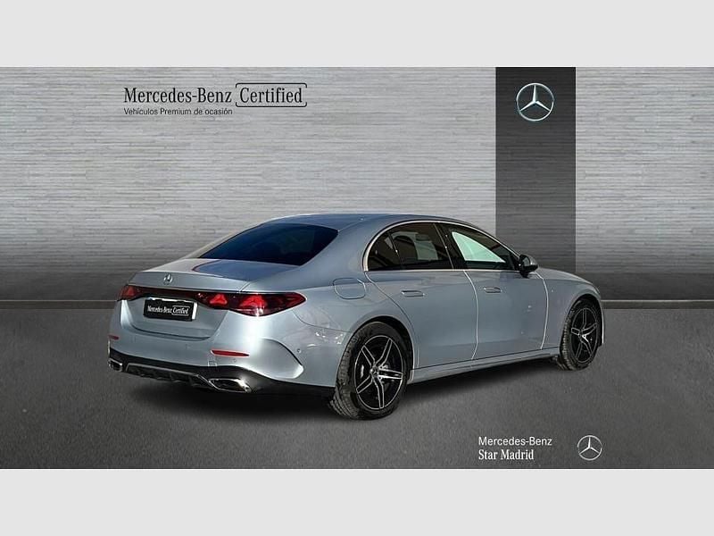 Usado Mercedes E220 AMG line 197 CV (144 kW) 2025 Gris Berlina