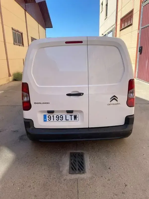 Usado Citroën Berlingo 102 CV (75 kW) 2022 Blanco Monovolumen