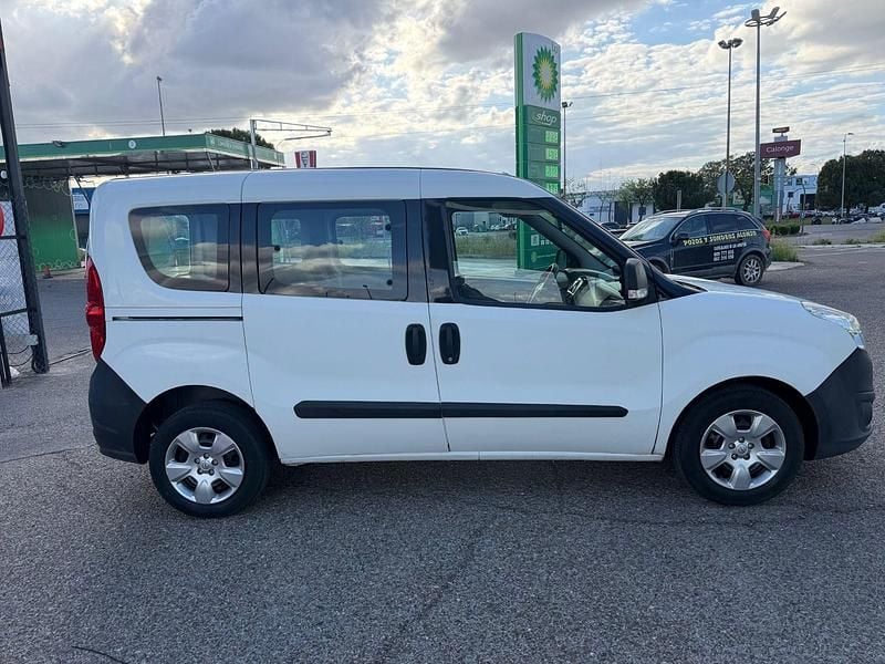 Usado Opel Combo Expression 90 CV (66 kW) 2015 Blanco Monovolumen