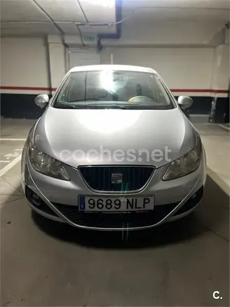 Usado Seat Ibiza Reference 70 CV (51 kW) 2010 Gris / plata Berlina