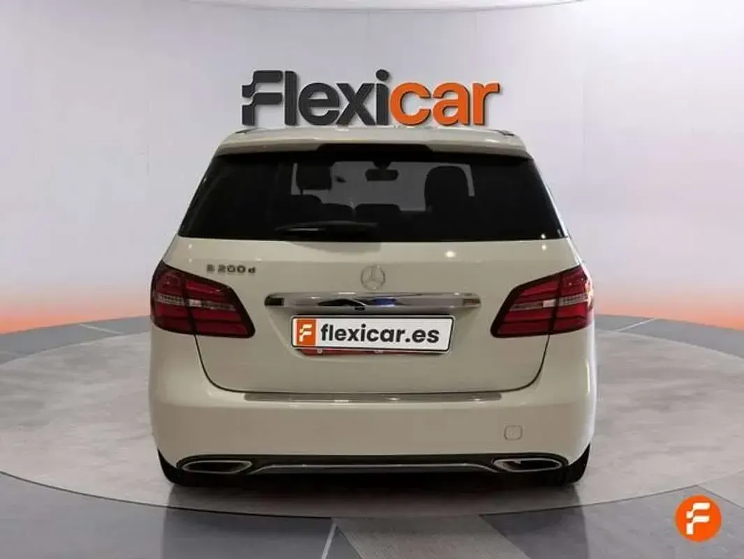 Usado Mercedes B200 139 CV (102 kW) 2018 Blanco Utilitario