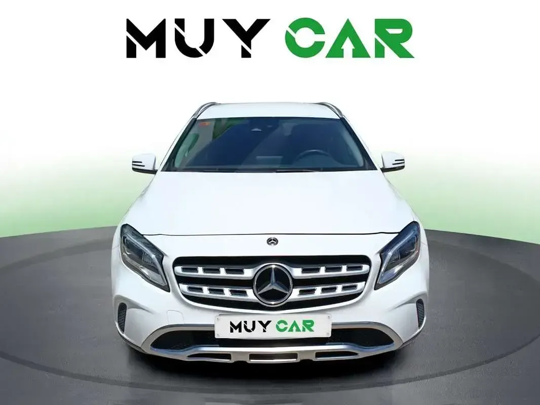 Usado Mercedes GLA180 122 CV (89 kW) 2019 Blanco SUV
