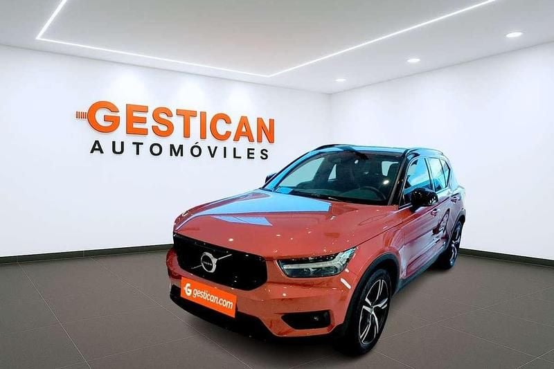 Rojo Usado 2021 Volvo XC40 Business Edition SUV | 27.990 € (Precio justo) - Imagen 1/4