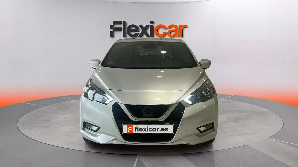 Usado Nissan Micra Acenta 92 CV (67 kW) 2022 Gris Utilitario