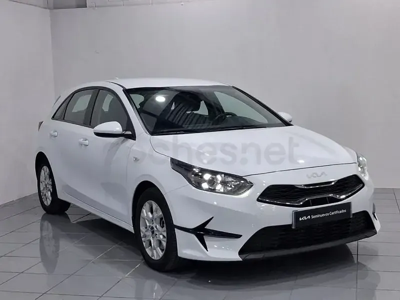 Usado Kia Ceed 136 CV (100 kW) 2023 Blanco Utilitario