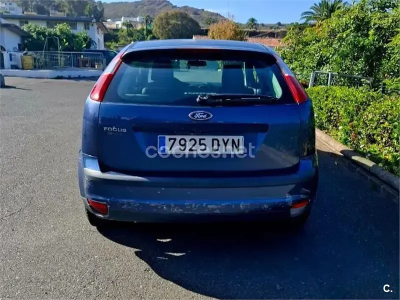 Usado Ford Focus Trend 100 CV (73 kW) 2006 Azul Berlina
