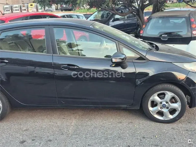 Usado Ford Fiesta Trend 82 CV (60 kW) 2010 Negro Berlina