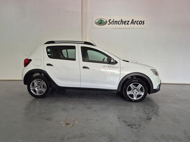 Usado Dacia Sandero Stepway 90 CV (66 kW) 2018 Blanco Utilitario