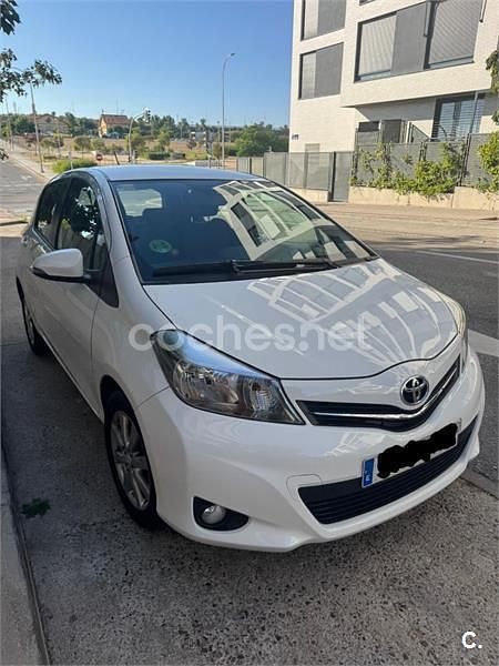 Beige Usado 2012 Toyota Yaris Active Berlina | 7490 € (Precio justo) - Imagen 1/4