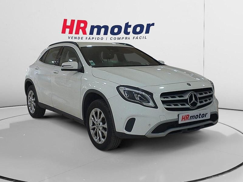 Usado Mercedes GLA180 122 CV (89 kW) 2017 Blanco SUV