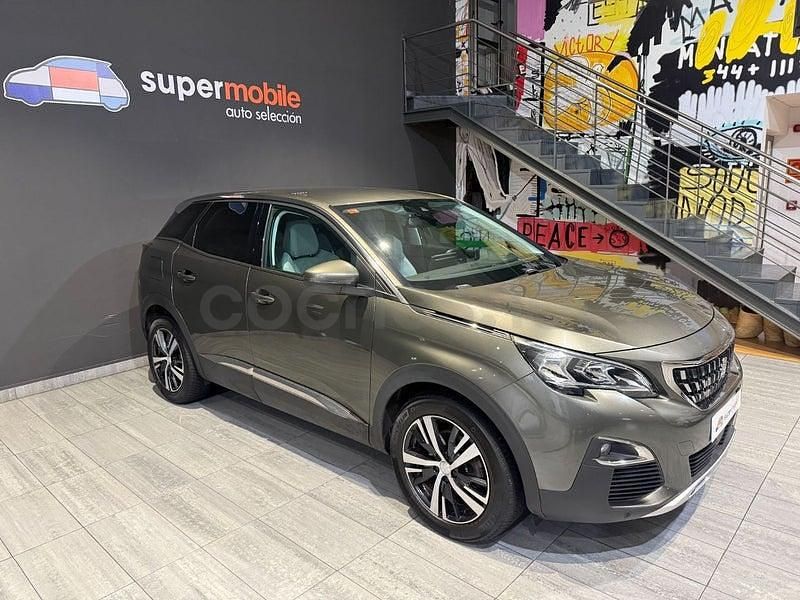 Usado Peugeot 3008 Active 130 CV (95 kW) 2019 Gris / plata SUV