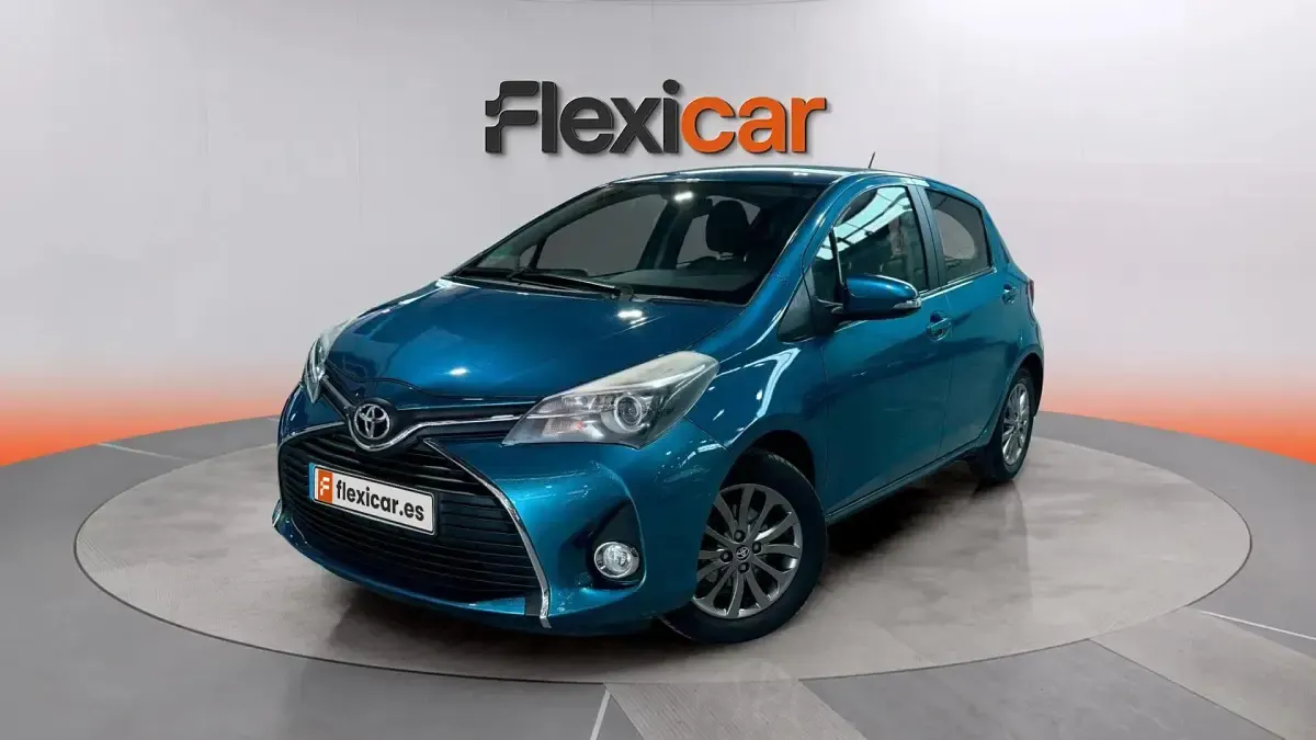 Usado Toyota Yaris Active 99 CV (72 kW) 2016 Azul Berlina