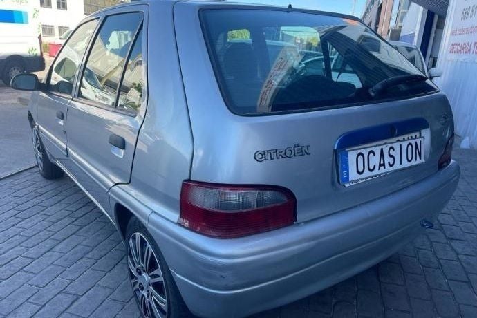 Usado Citroën Saxo 75 CV (55 kW) 2003 Gris Utilitario