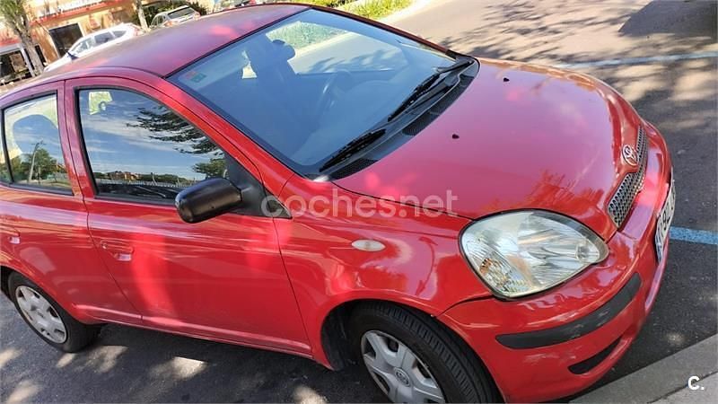 Rojo Usado 2004 Toyota Yaris Luna Berlina | 2250 € (Buen precio) - Imagen 1/4