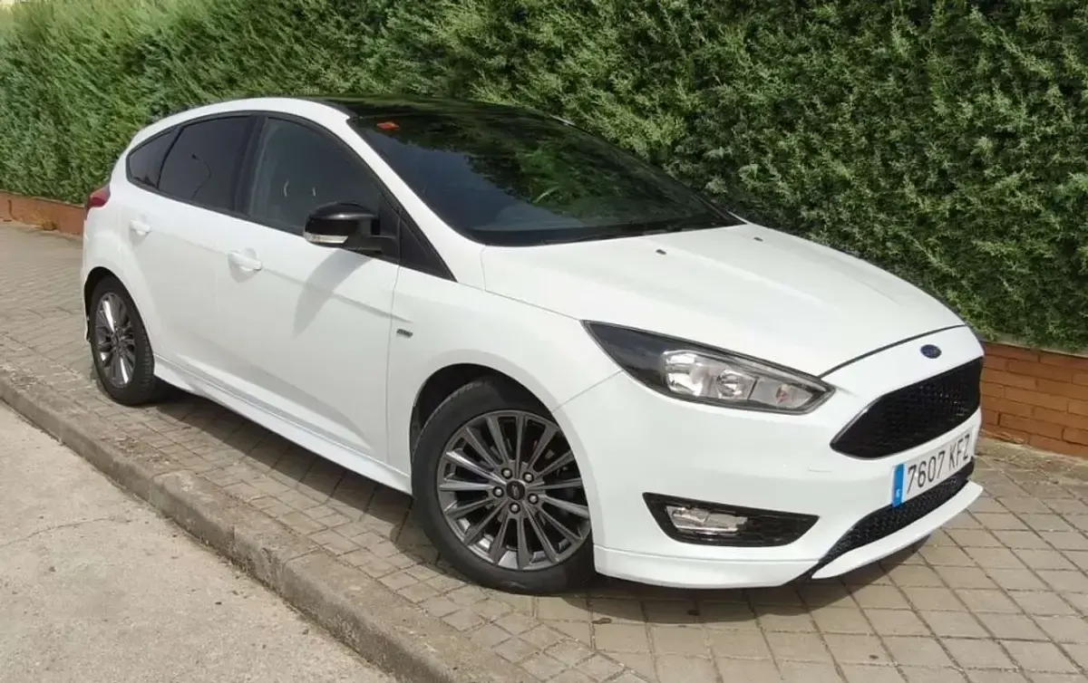 Usado Ford Focus ST-Line 125 CV (91 kW) 2017 Blanco Utilitario
