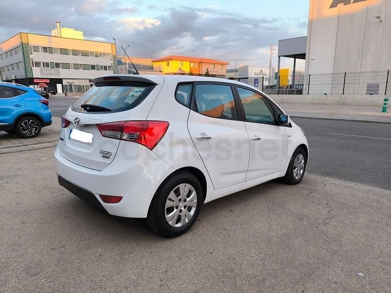 Usado Hyundai ix20 Comfort 77 CV (56 kW) 2011 Blanco Utilitario