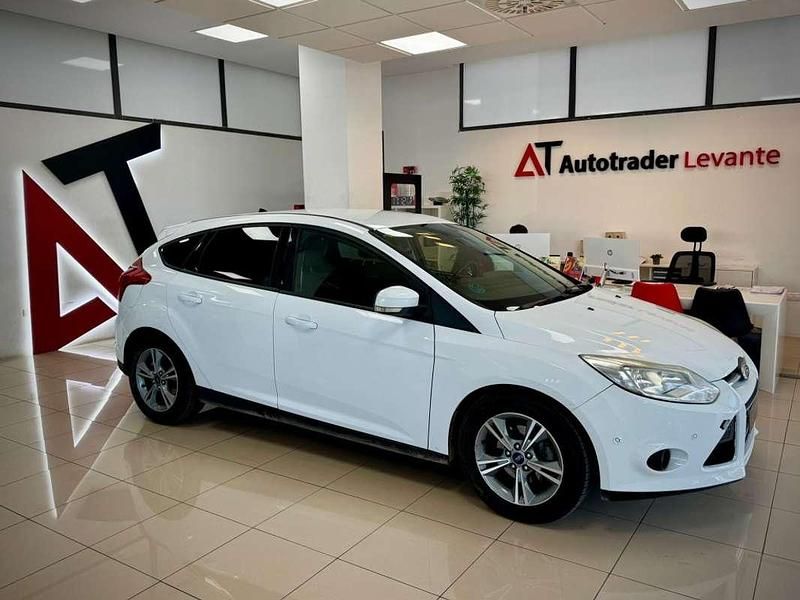 Usado Ford Focus Sport 125 CV (91 kW) 2014 Blanco Utilitario