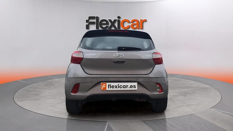Usado Hyundai i10 67 CV (49 kW) 2022 Gris Utilitario