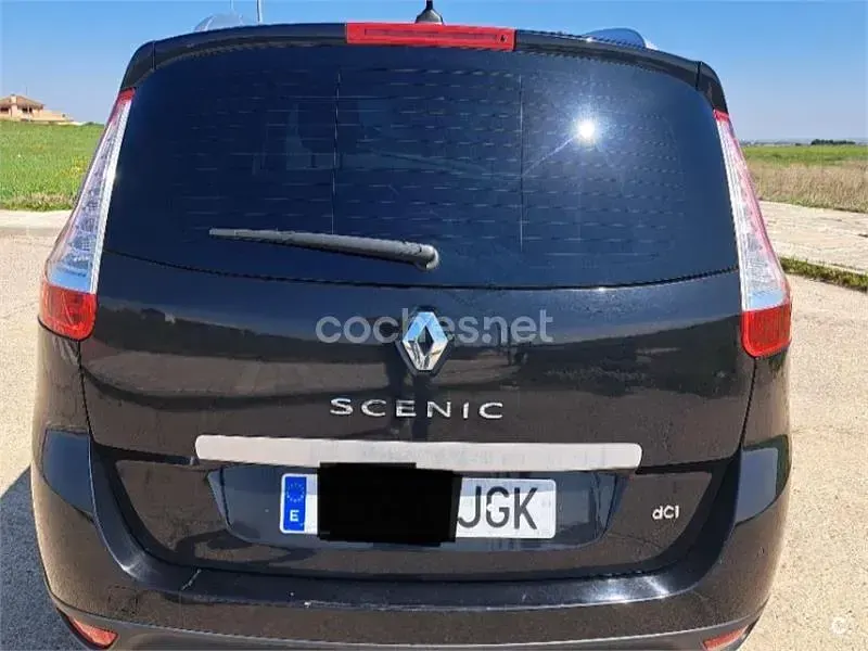 Usado Renault Scenic E-Tech Bose Edition 130 CV (95 kW) 2015 Negro Monovolumen