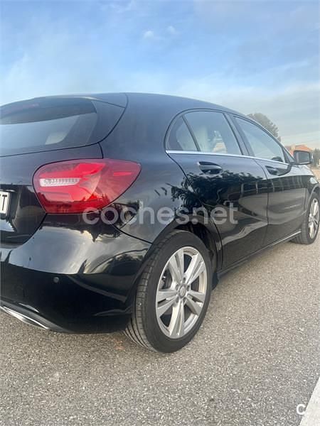 Usado Mercedes A180 122 CV (89 kW) 2017 Negro Berlina