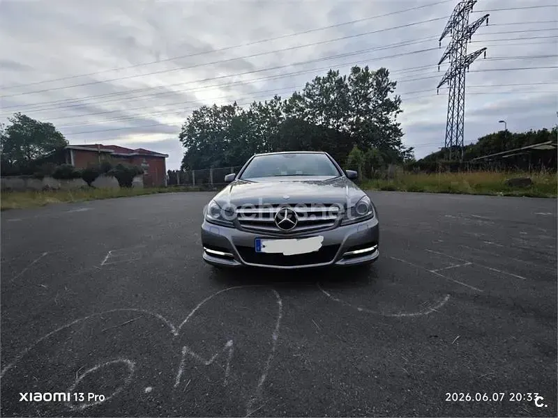 Usado Mercedes C200 Elegance 136 CV (100 kW) 2011 Gris / plata Berlina