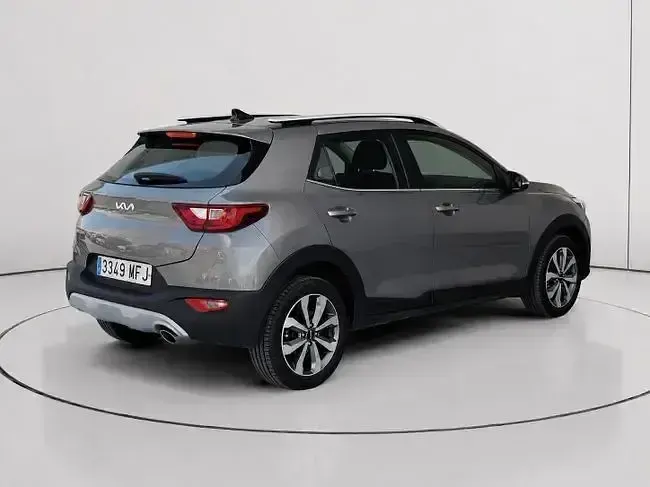 Usado Kia Stonic 120 CV (88 kW) 2023 Verde SUV