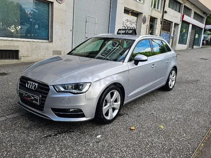 Usado Audi A3 Attraction 110 CV (80 kW) 2015 Gris / plata Berlina