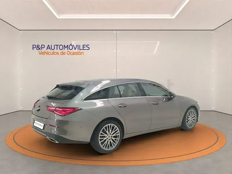 Usado Mercedes CLA220 Shooting Brake 190 CV (139 kW) 2021 Gris / plata Familiar