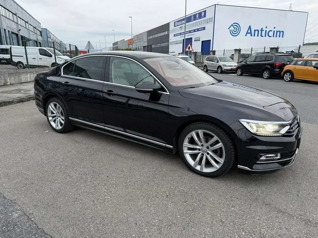 Usado VW Passat Sportline 190 CV (139 kW) 2015 Negro Berlina