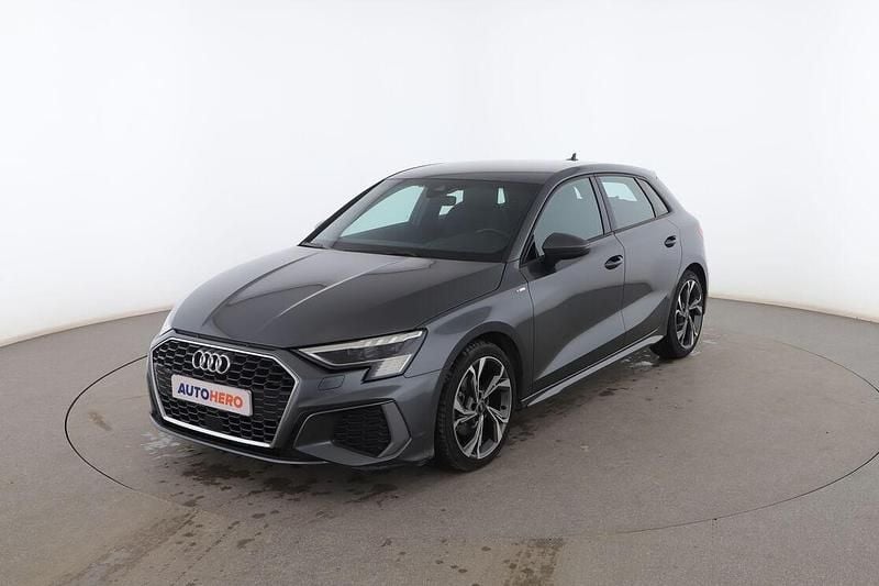 Gris Usado 2023 Audi A3 Sportback S-Line Utilitario | 28.099 € (Precio justo) - Imagen 1/3