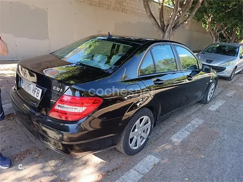 Usado Mercedes C220 170 CV (125 kW) 2011 Negro Berlina