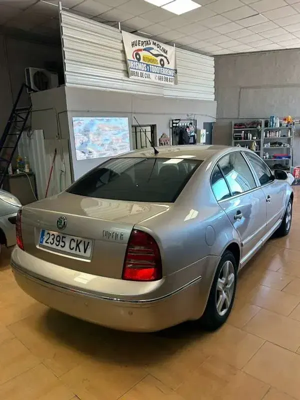 Usado Skoda Superb Classic 131 CV (96 kW) 2003 Beige Berlina