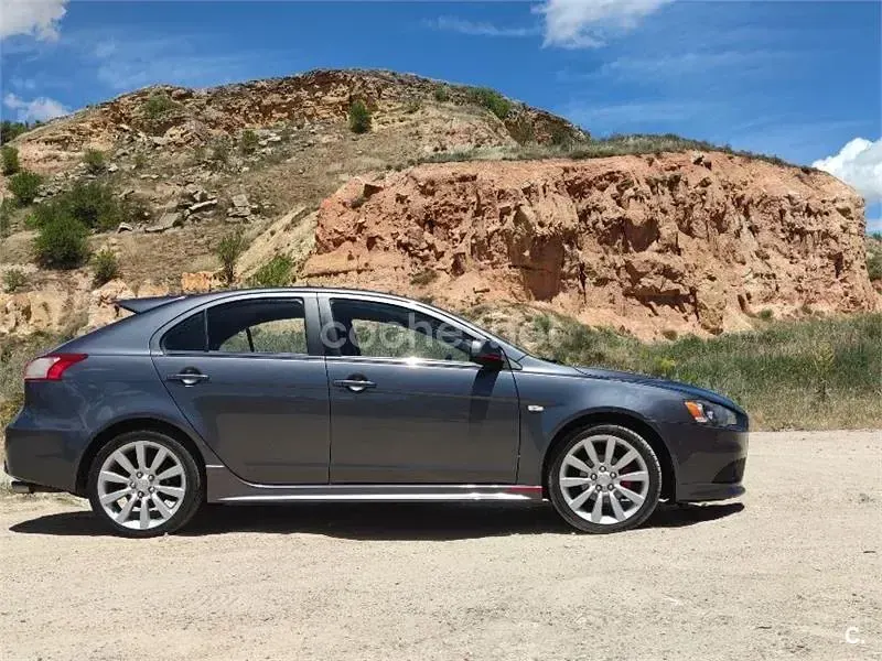 Usado Mitsubishi Lancer Sportback Invite 140 CV (102 kW) 2009 Gris / plata Berlina
