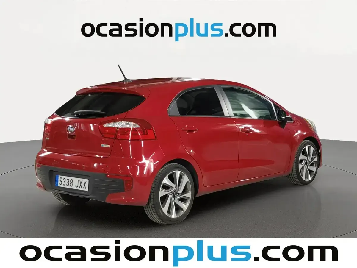 Usado Kia Rio 84 CV (61 kW) 2017 Rojo Berlina
